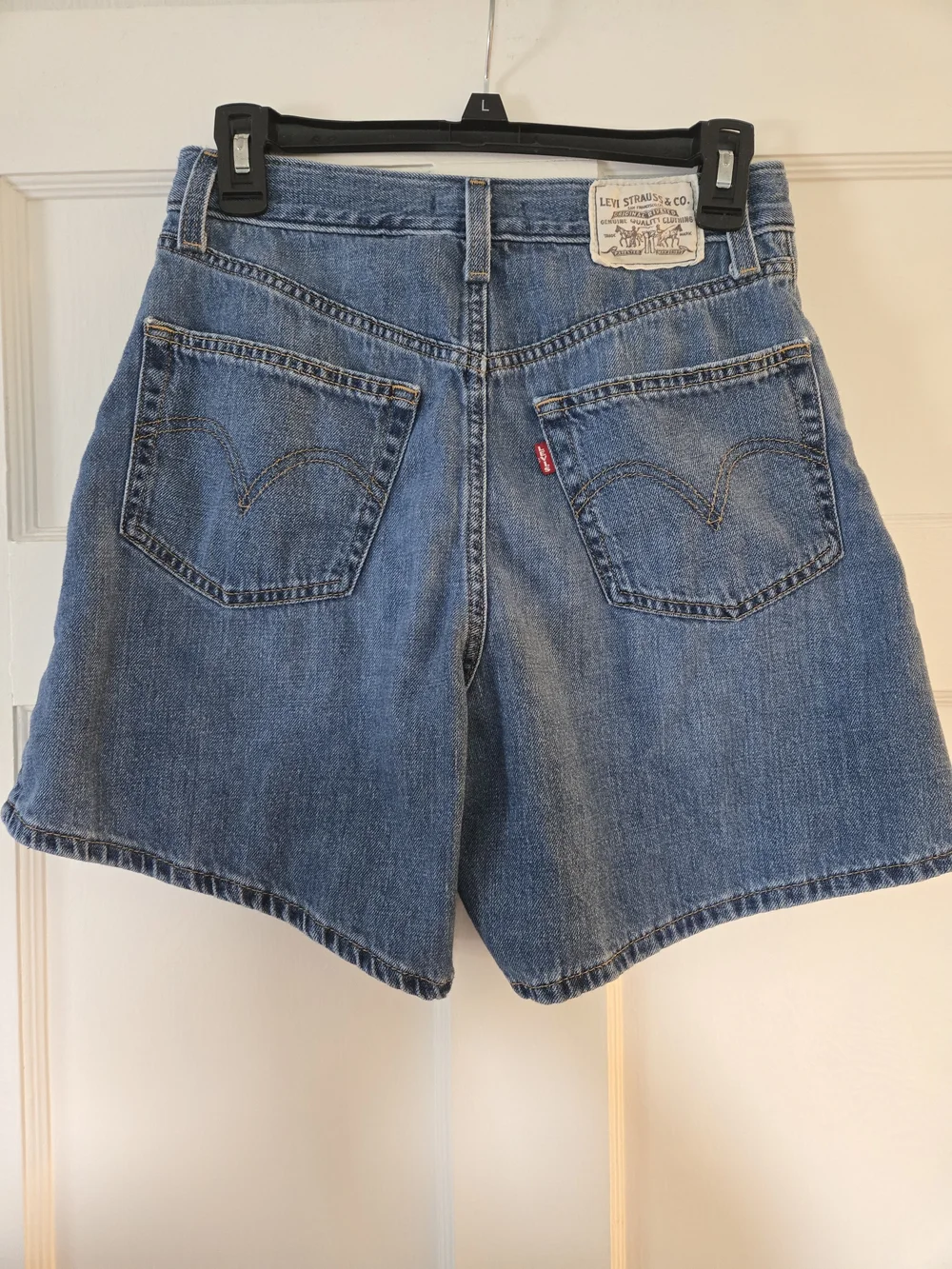 Levi's Women's High Baggy Denim Shorts - Blue Wash - Picture 3 of 4